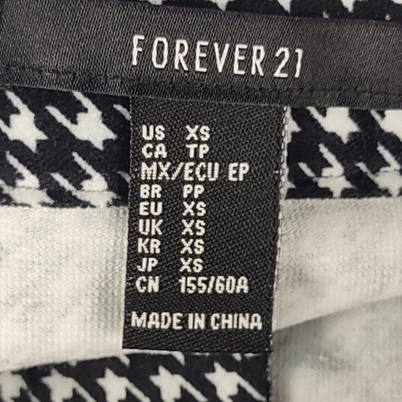 Forever 21 Cotton Blend Houndstooth Mini Skirt Button Front Pockets Black XS NWT - Picture 9 of 10